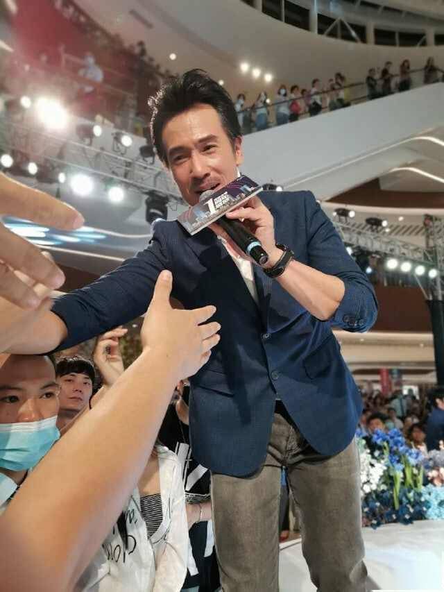 tvb视帝现身宣传新剧,佛山登台演唱16万8唱两首歌_陈豪_陈茵_子女