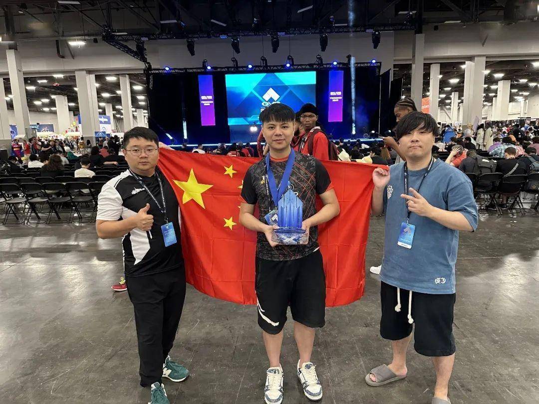中国选手"小孩"曾卓君夺得evo 2023《拳皇15》世界冠军_比赛_japan_总