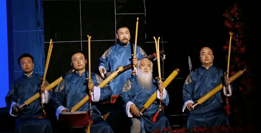 表演特征四川竹琴的扬琴调又称"省调",唱腔委婉流畅,有男腔,女腔之分