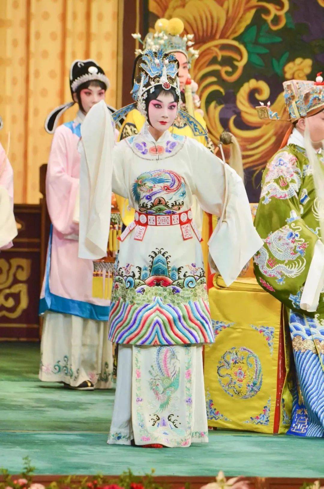 剧照赏析 | "青研班"——北京京剧院优秀青年青衣演员周美慧汇报剧目