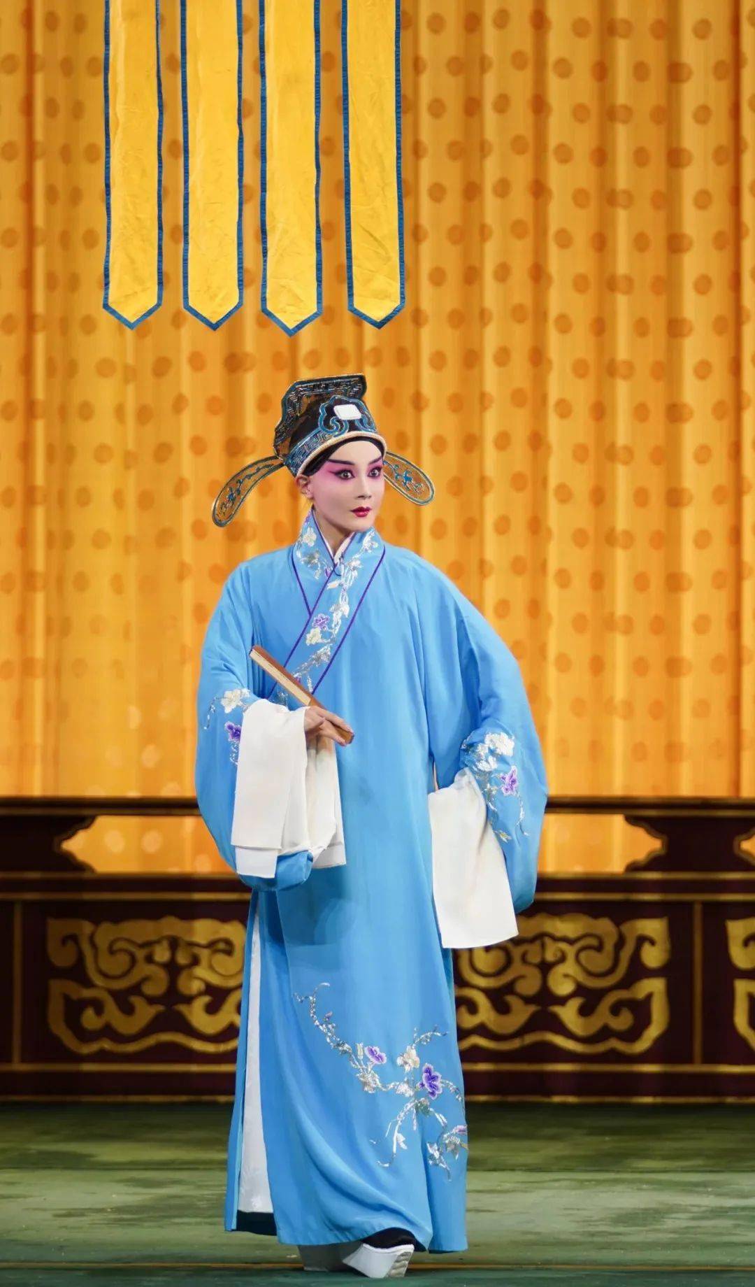 饰 谢瑶环周美慧 饰 谢瑶环费 翔 饰 徐有功(左)孟宪腾 饰 武三思(右)