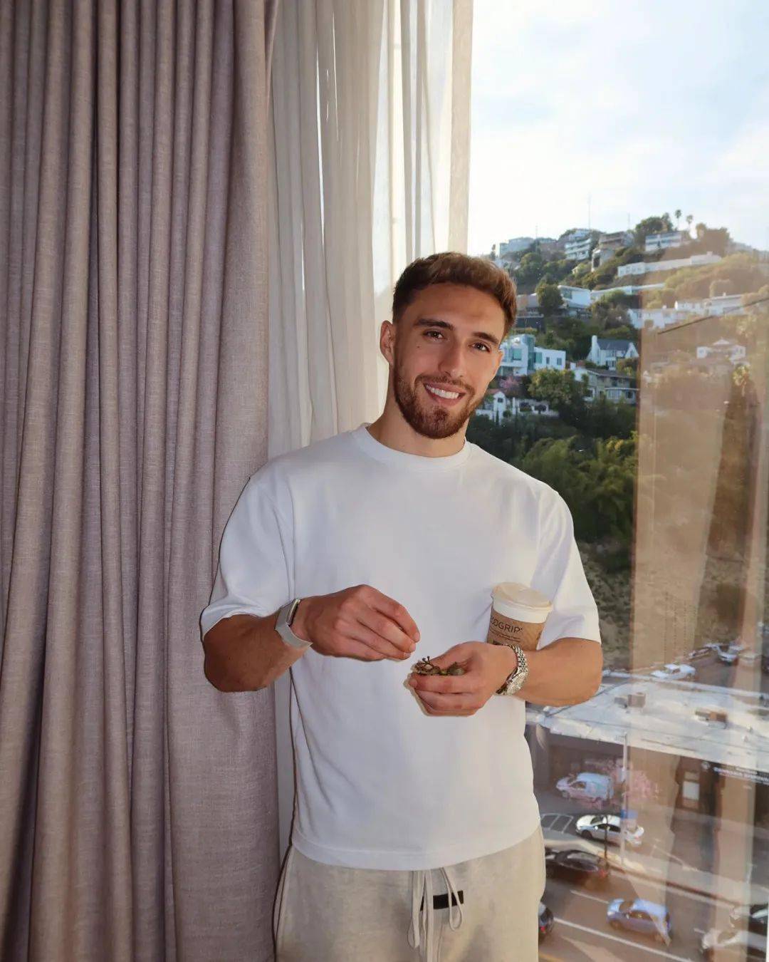 sam smith 是现在英国最帅的男人?_雷丁_足球运动员_比赛