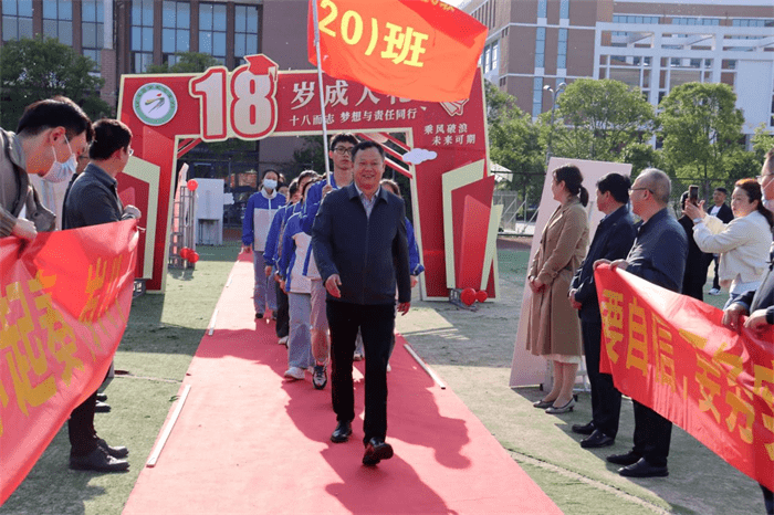 爱心化春雨 丝丝润心田 记利辛七中"最美班主任"刘洪涛_教育观_工作