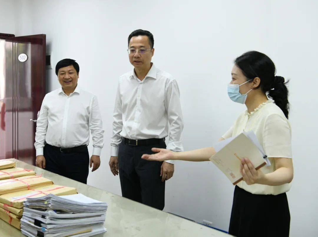 省政府副秘书长孙哲,省信访局领导班子成员参加调研.