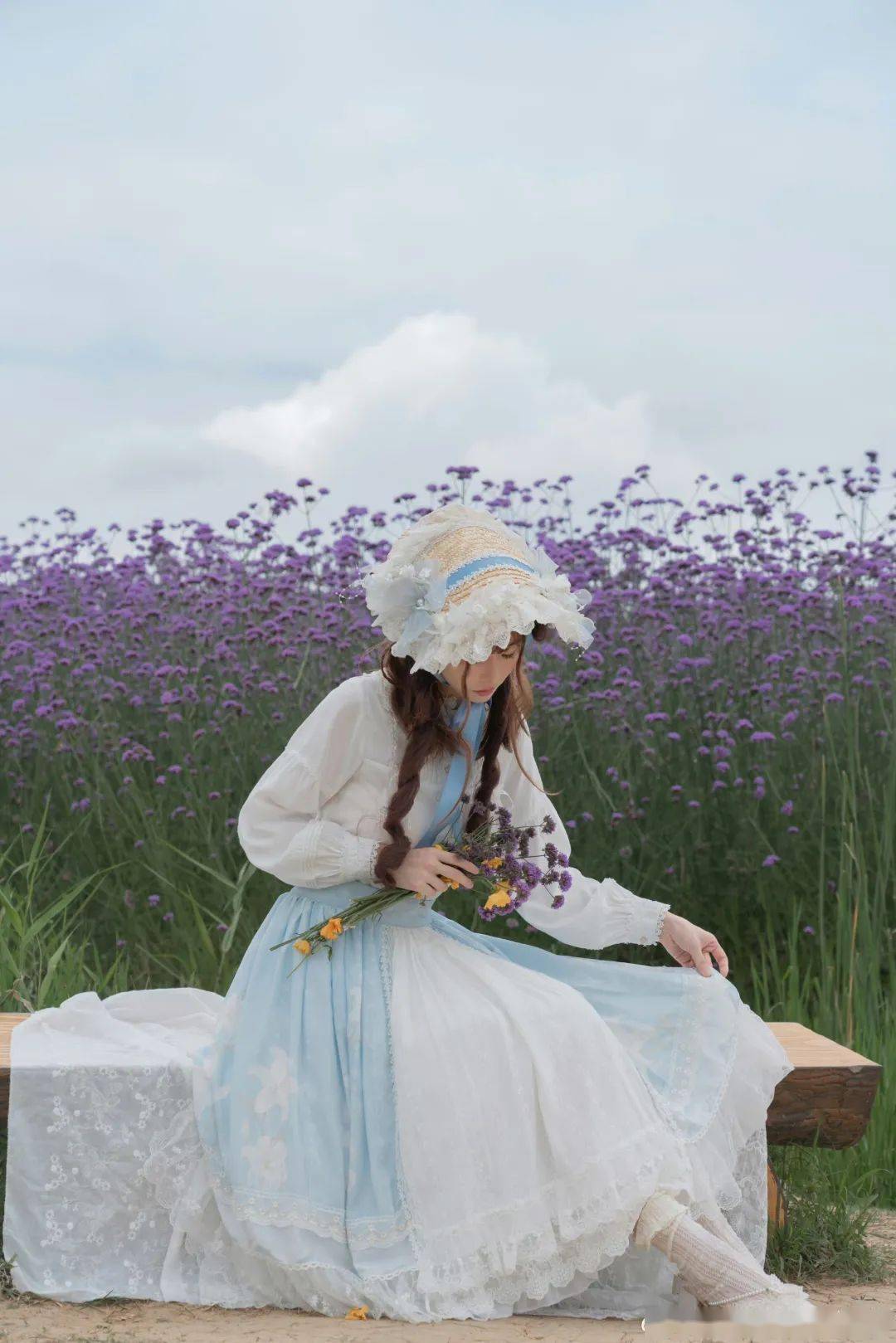 8/6-8/26by 落鸾lolita百合开襟sk价格:288预约时间:8/6-9/6by 豹了个