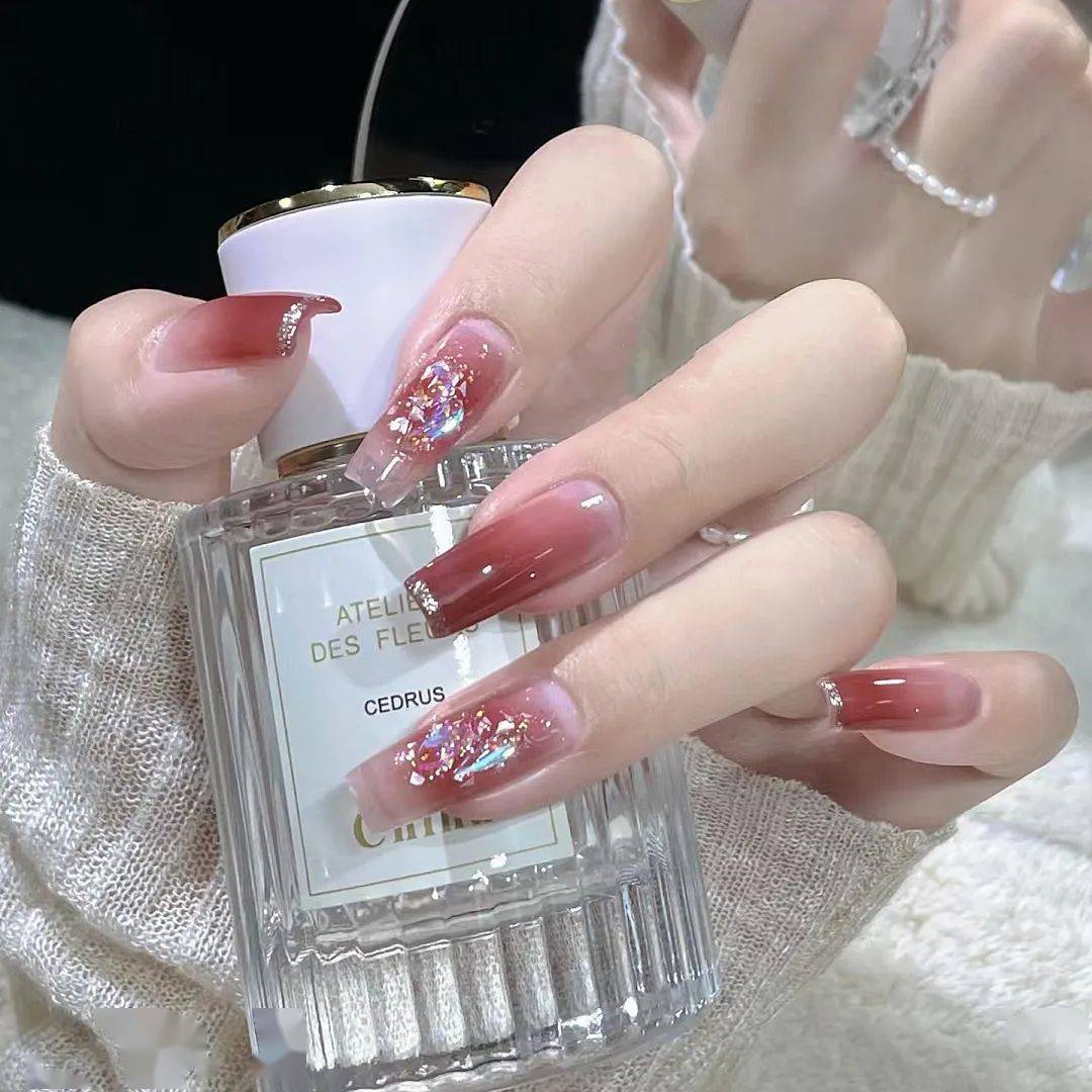 2023仙女极光钻爆闪美甲,超显手白