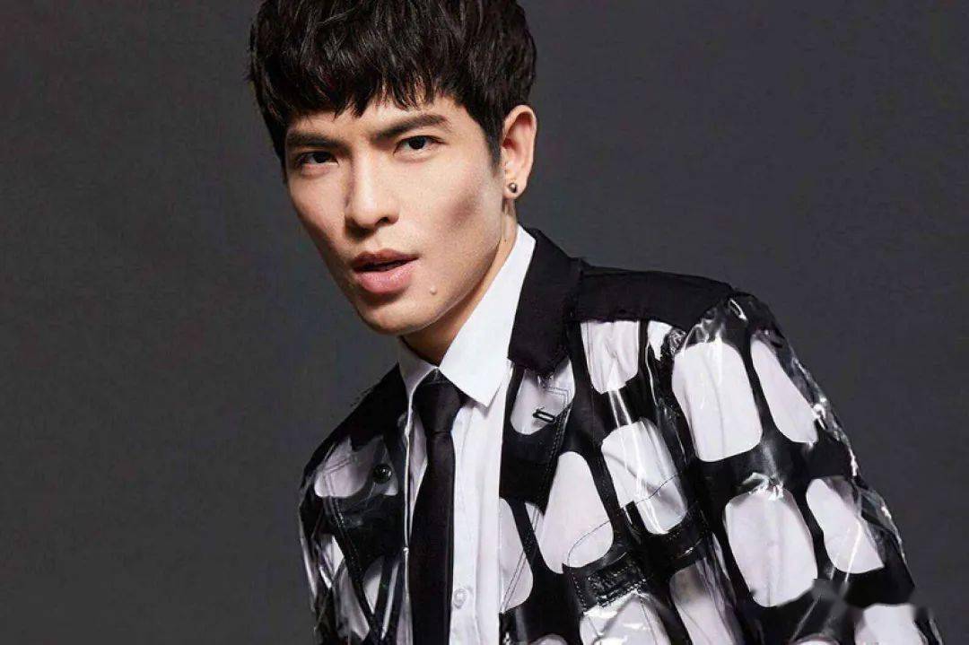 萧敬腾携50岁未婚妻见家长!