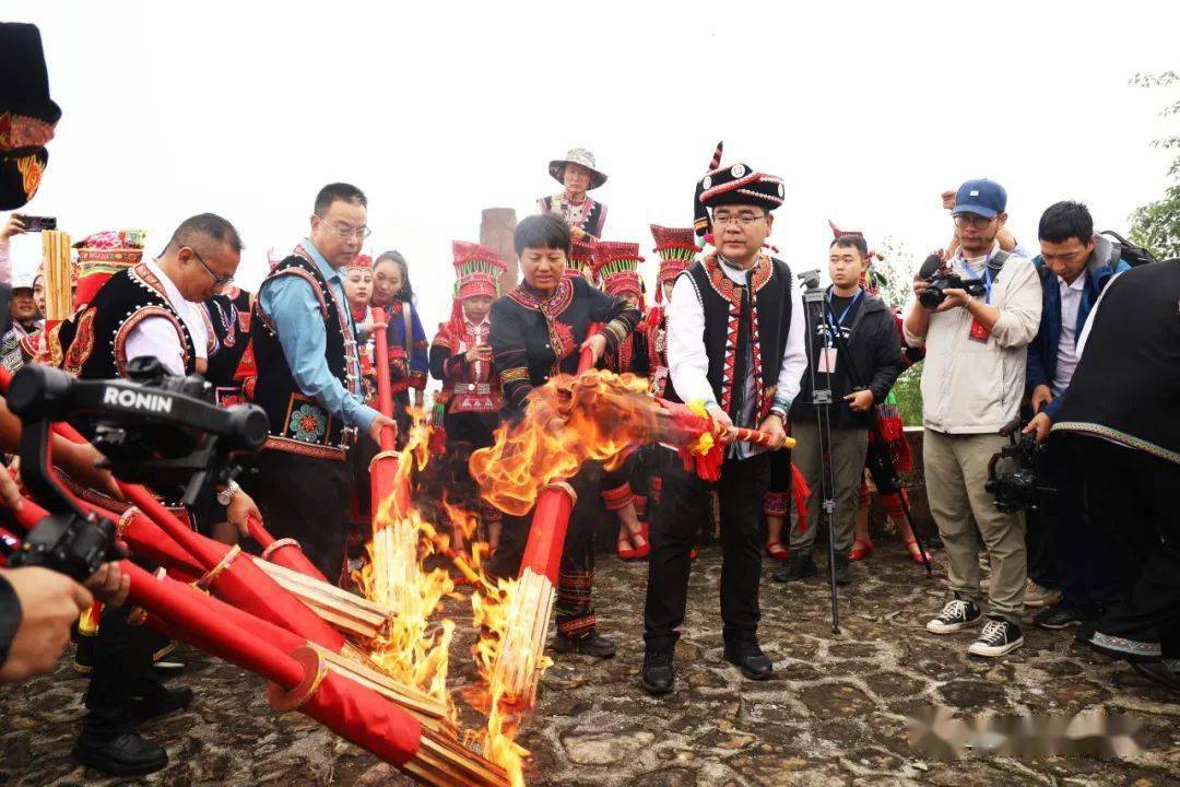 2023年峨山火把节"嗨"爆了_仪式_花鼓_火种