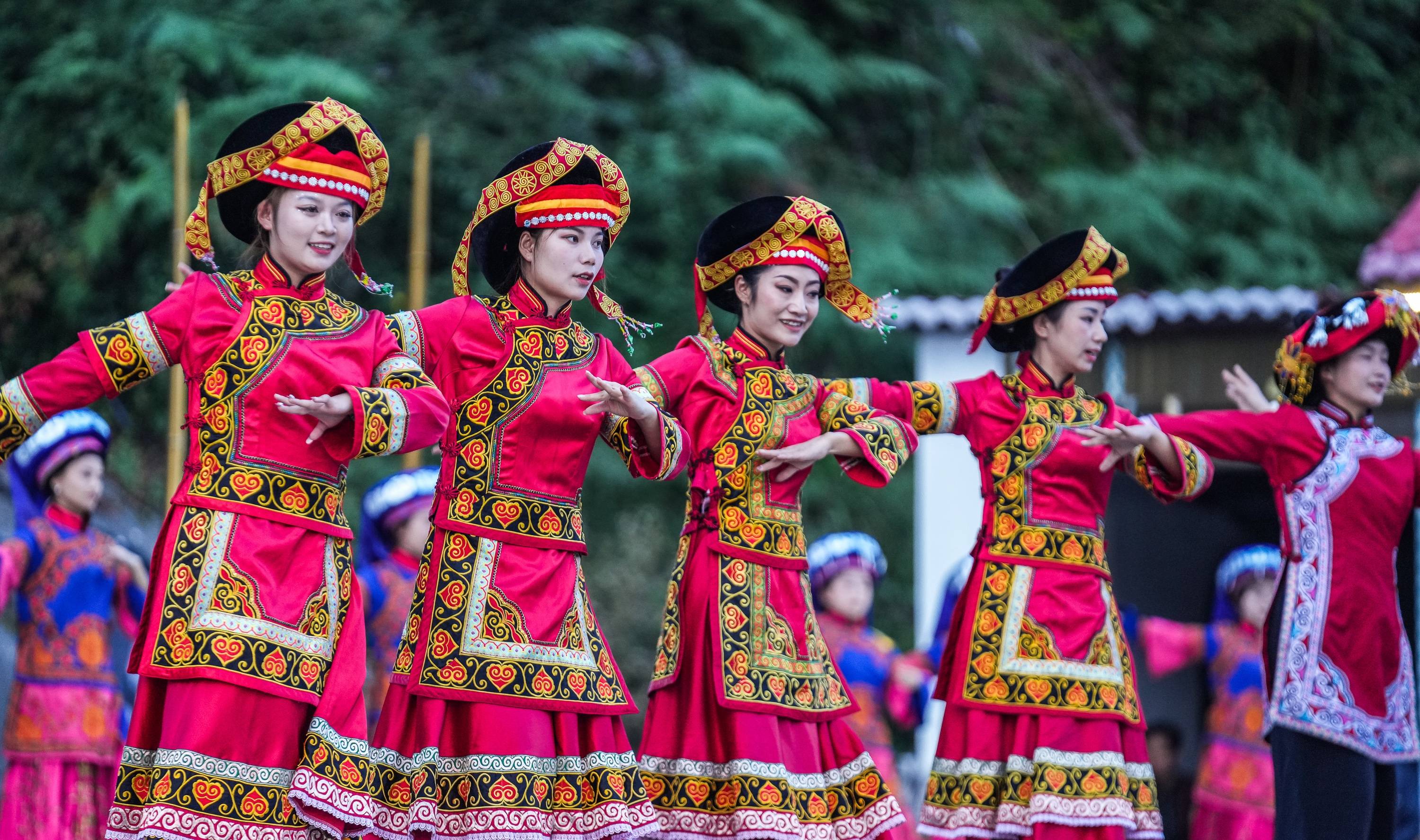 (社会)贵州威宁:彝族群众欢度火把节_活动_新华社_陶亮