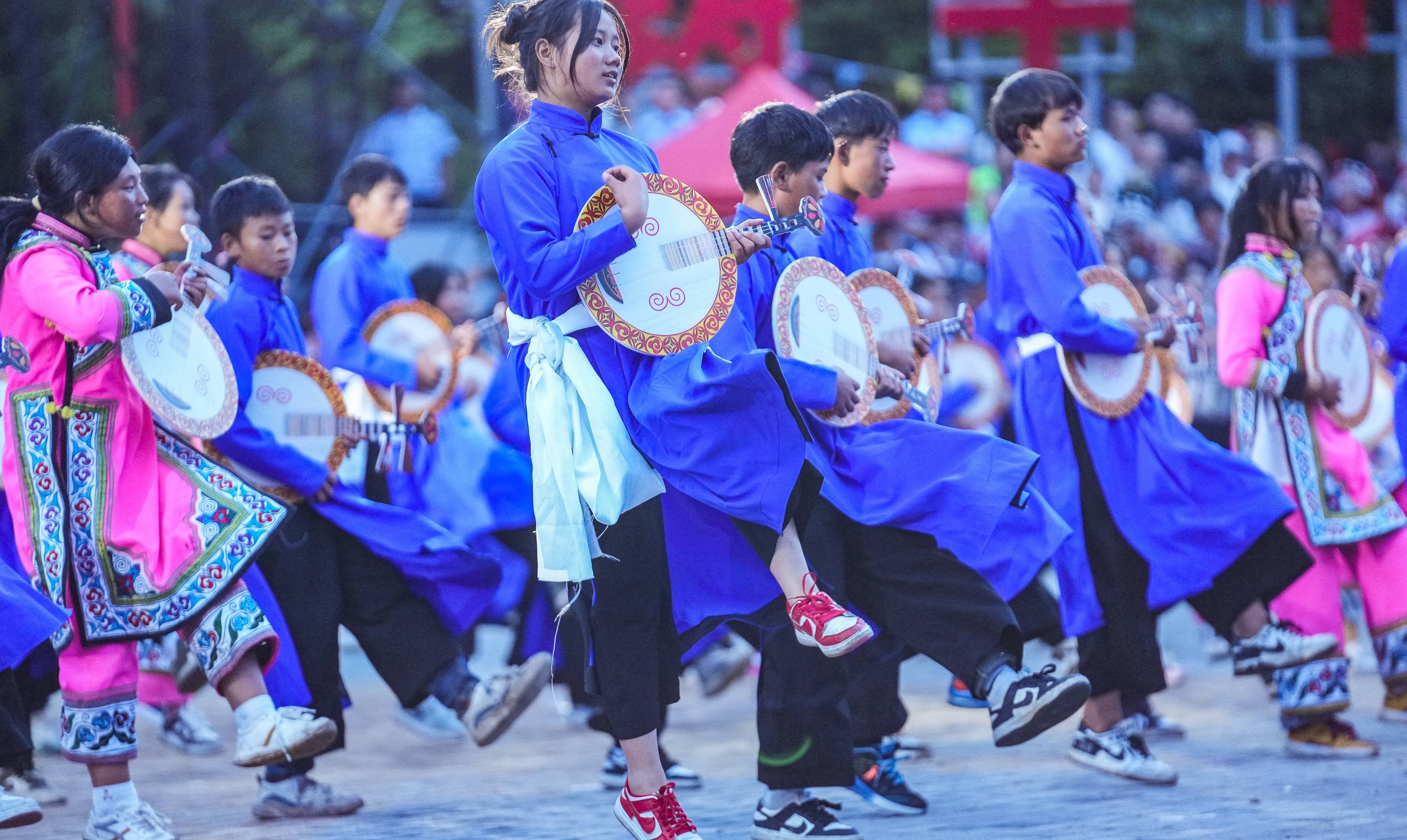 (社会)贵州威宁:彝族群众欢度火把节_活动_新华社_陶亮