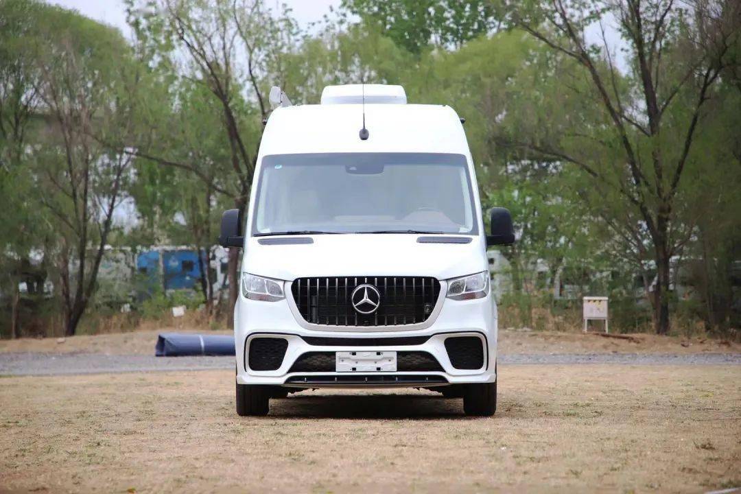 能坐7人的b型车什么样——壹万房车奔驰斯宾特长轴