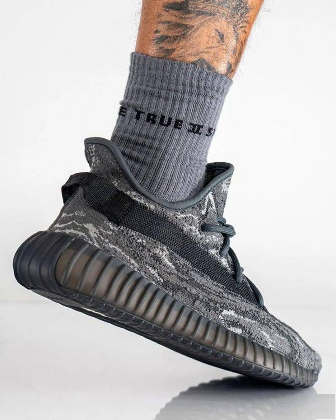 yeezy 市价又变了!补货还有 8 双「隐藏款」!都在问的那双鞋有消息了!