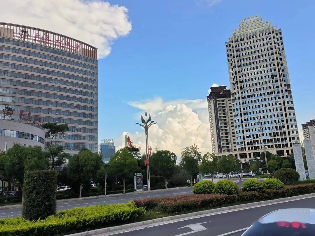 昭通城两栋高楼建成这样了._大道