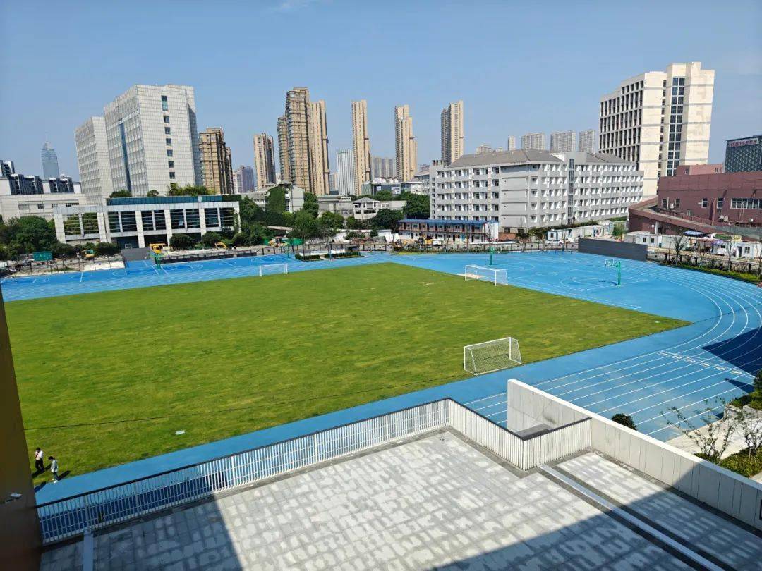 【学校发展】无锡市东林中学邀请家长代表参观人民路新校区_检测_教室