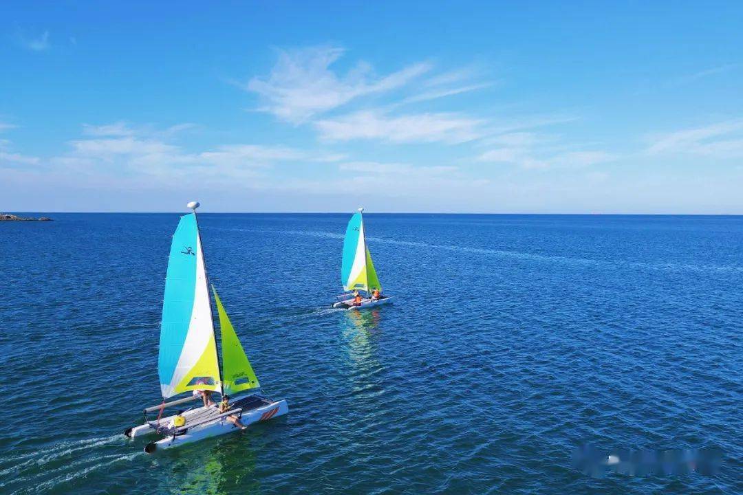 在半月湾解锁"玩水"新姿势_海湾_摩托艇_帆船