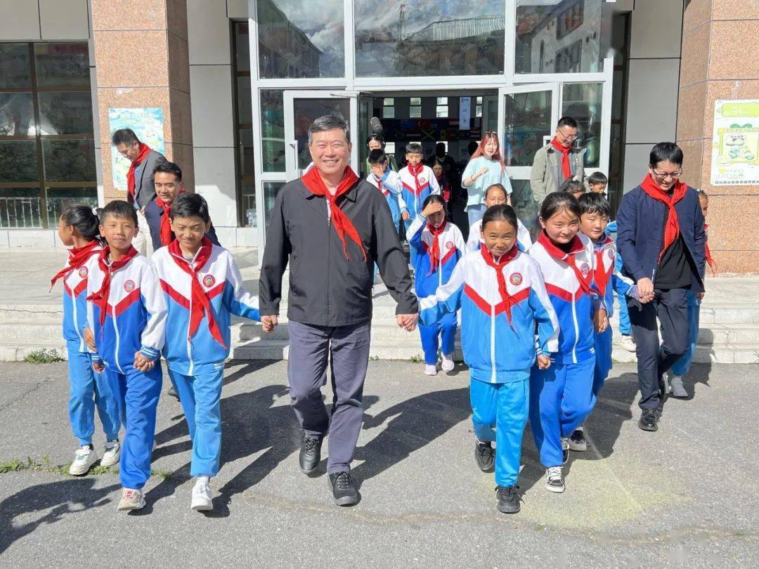 【工作动态】防治包虫病 院士下基层-----董家鸿院士及其专家团队走进