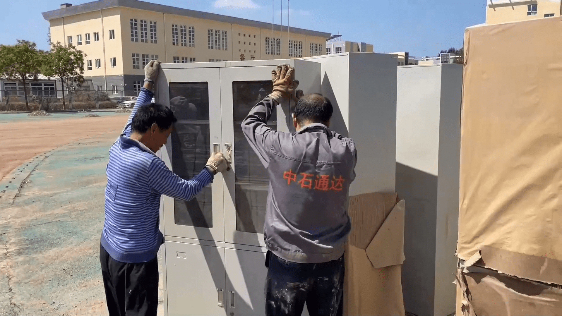 河北省涿州市双塔中学是当地此次受灾较为严重的学校之一,学校二层