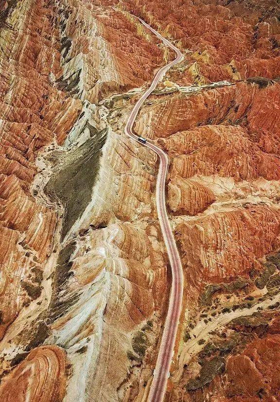 神工的杰作等美誉获得了"中国最美的七大丹霞"之一张掖丹霞是中国北方