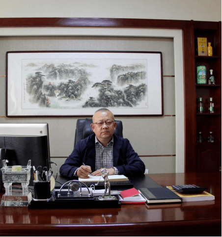 杨志亮,中共党员,内蒙古河套酒业集团金樽哈达有限责任公司总经理,党