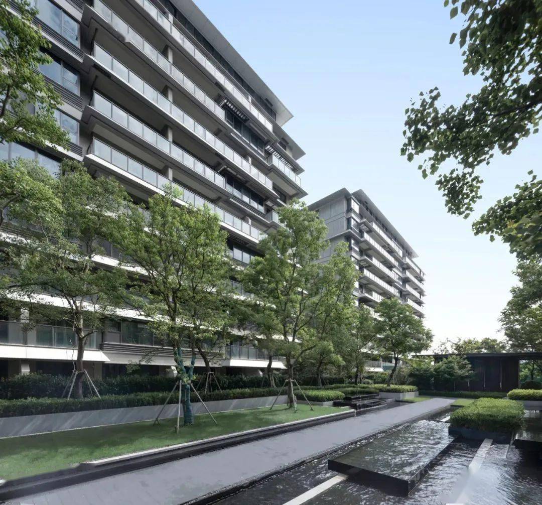 中房建筑融创china山水江南揽山抱水人生一墅