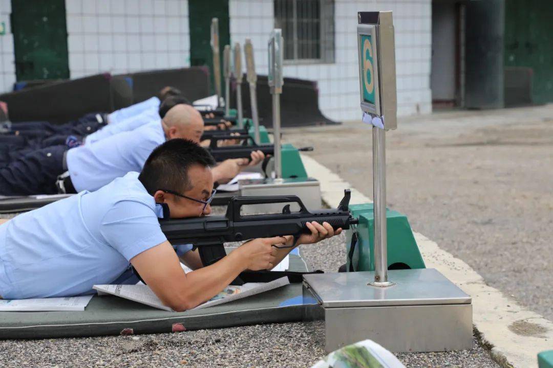 实弹射击练技能打靶场上促提升