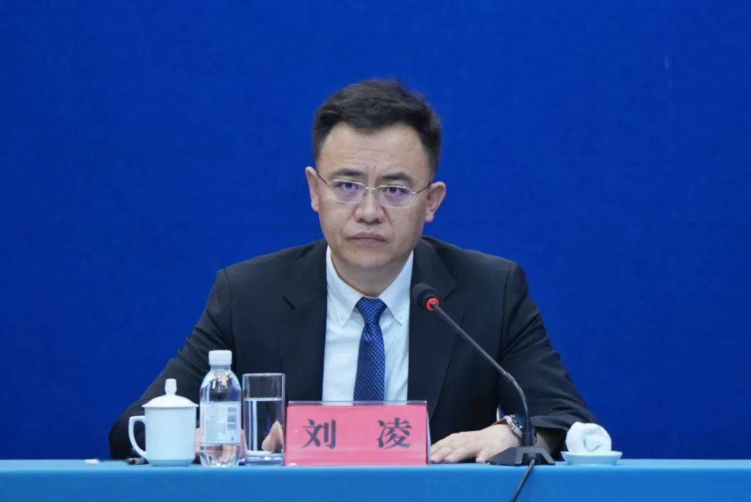 解树江全球独角兽企业500强大会秘书长刘 凌崂山区副区长李 杰市民营