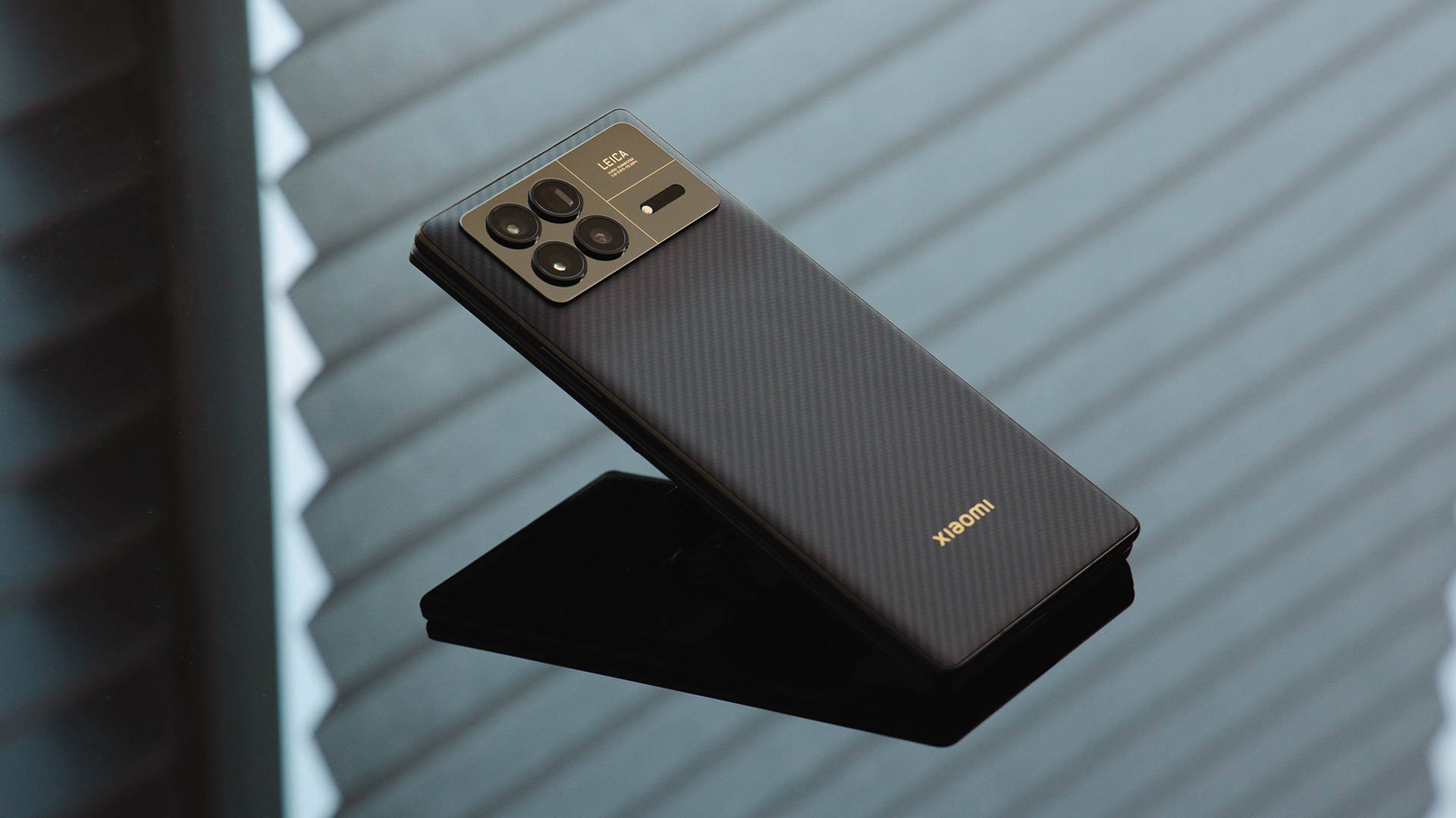 轻盈坚韧 工艺登峰造极!xiaomi mix fold 3龙鳞纤版图赏