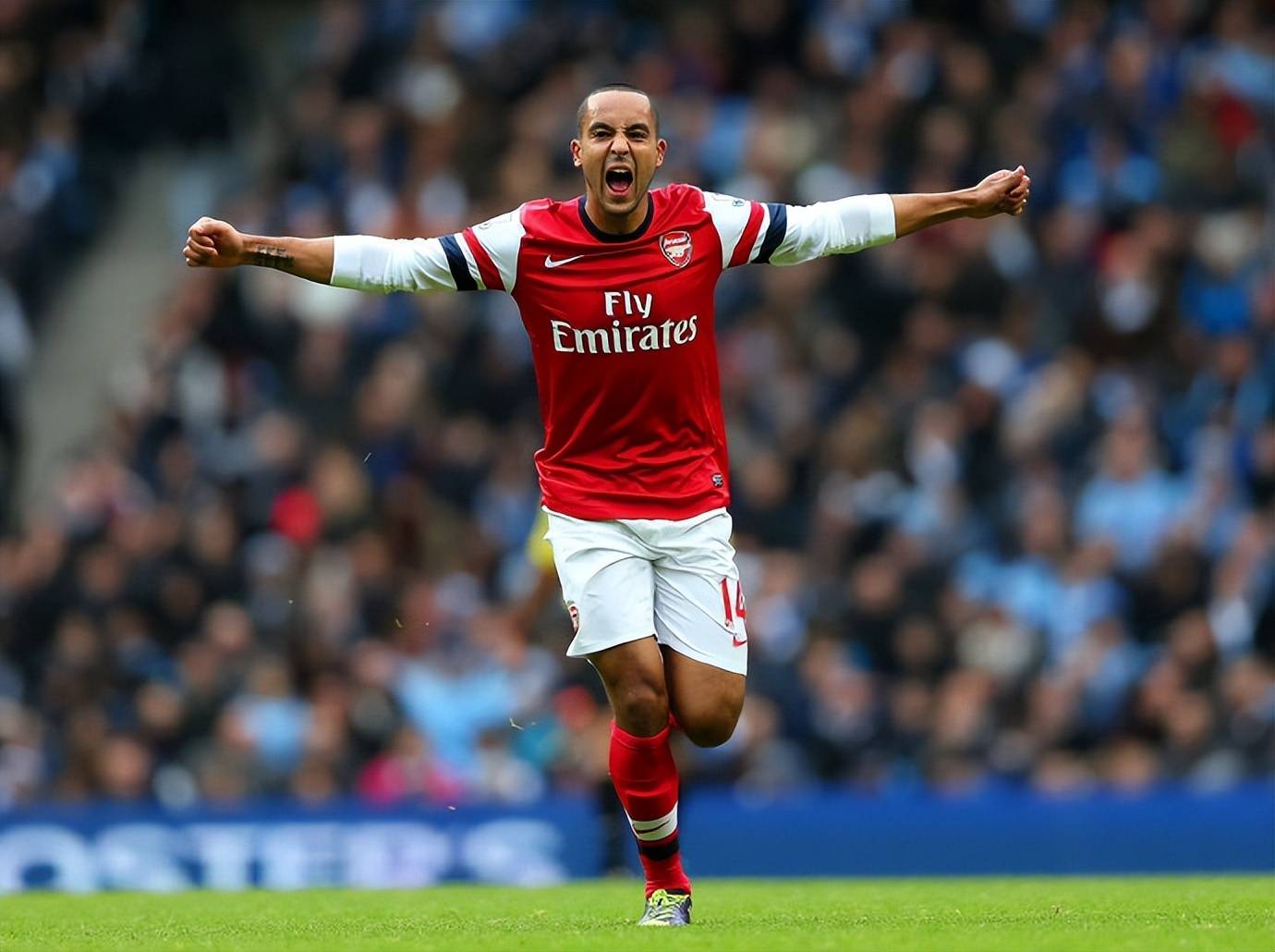 前阿森纳球员,34岁的"小老虎"沃尔科特宣布退役_助攻_走过_岁月