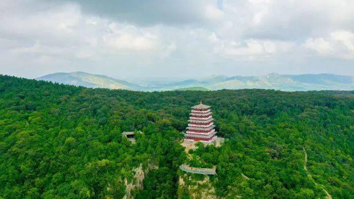 天门山中天门寺,掩映于中国最大的古青檀树群落林间