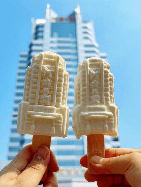 雪糕上的造型早已漫不经心道出了一切无需考虑背景,文案,打卡定位45度