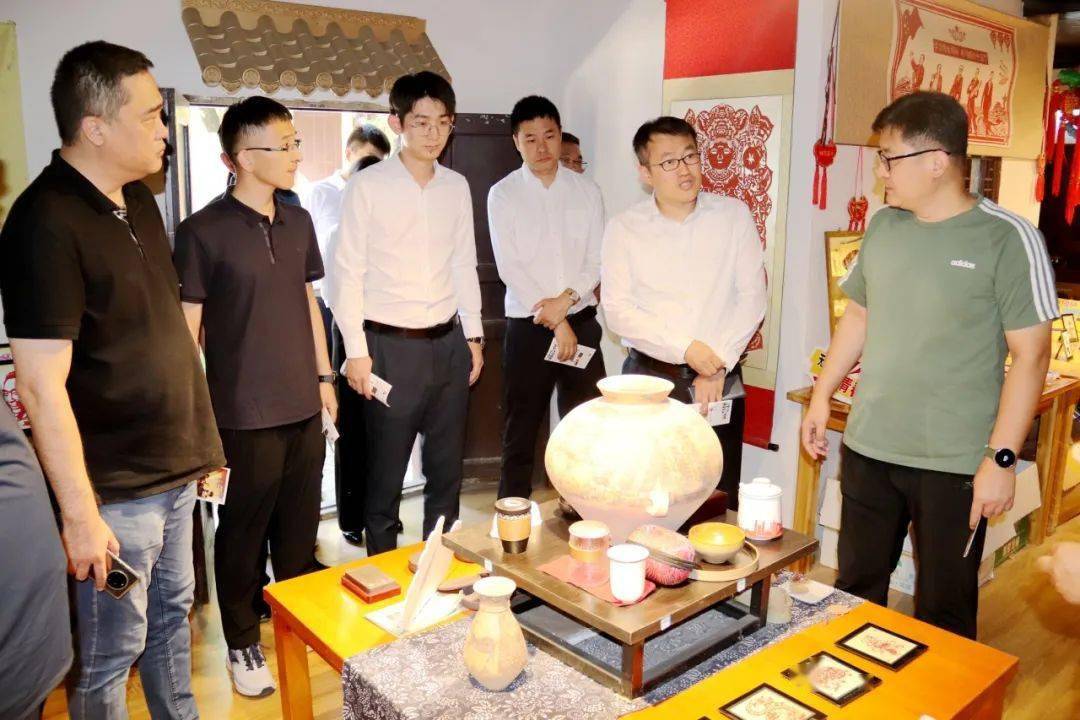 青岛团市委书记周正一行来临考察调研_服务_青年_工作