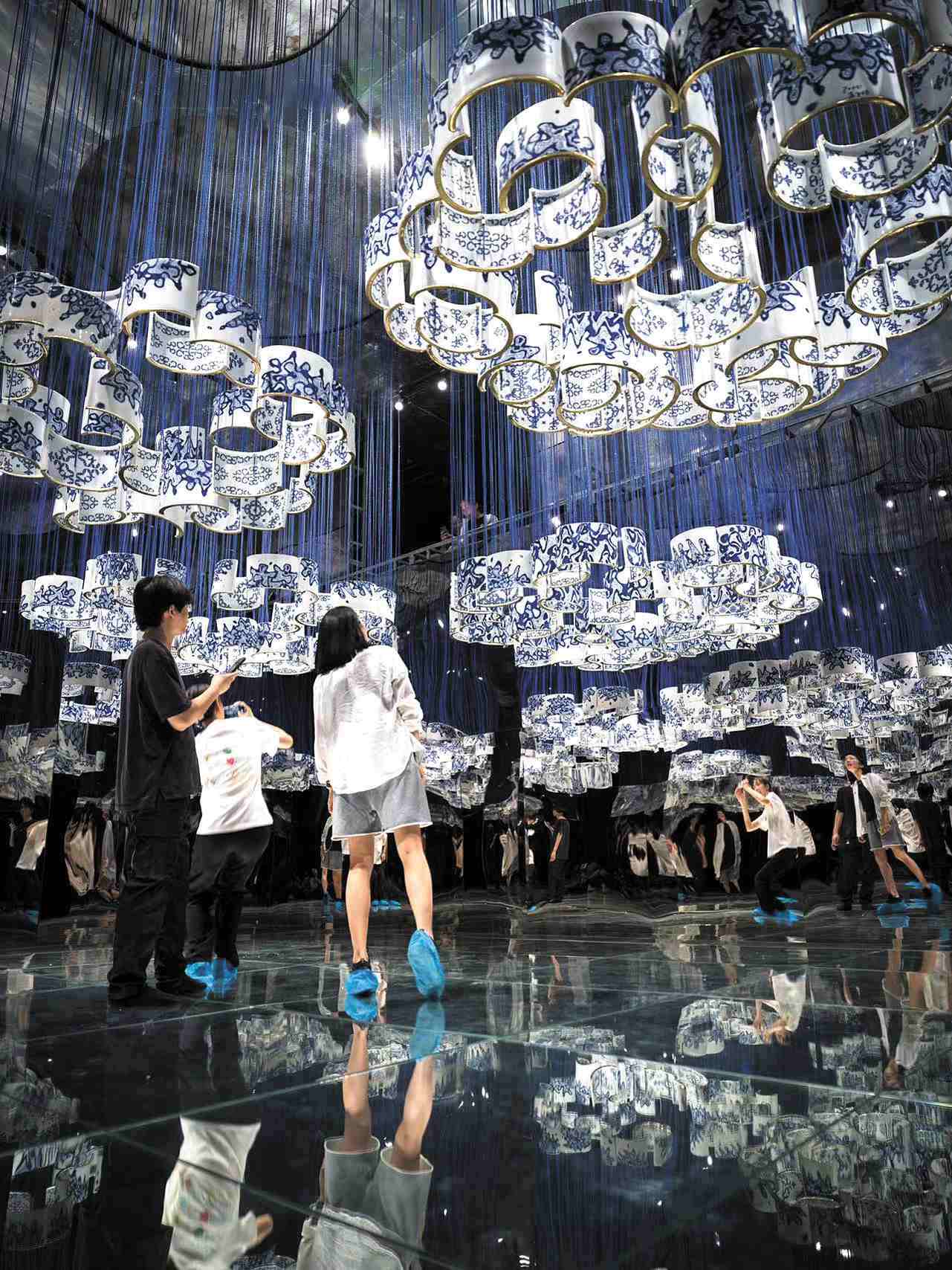 以瓷为媒营造全新艺术场景_朱乐耕_作品_陶瓷