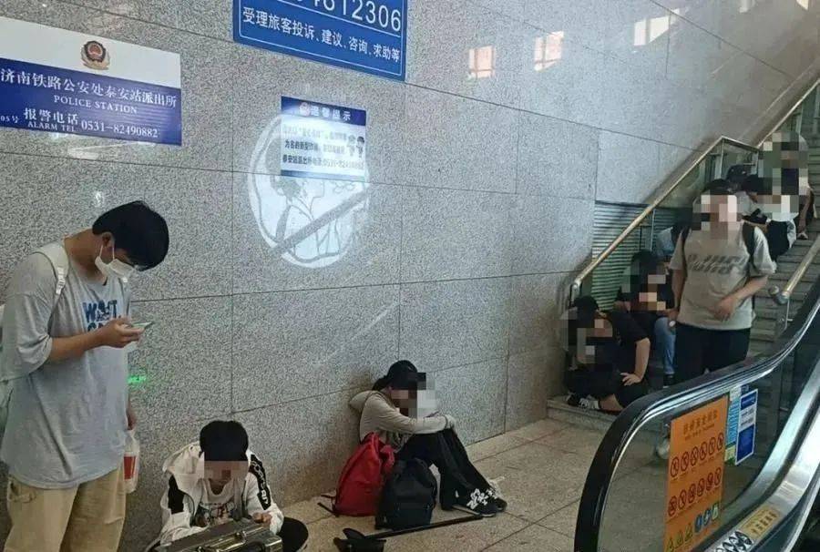 高铁站连夜整改:按摩椅占比不超20%!_座椅_候车_火车站