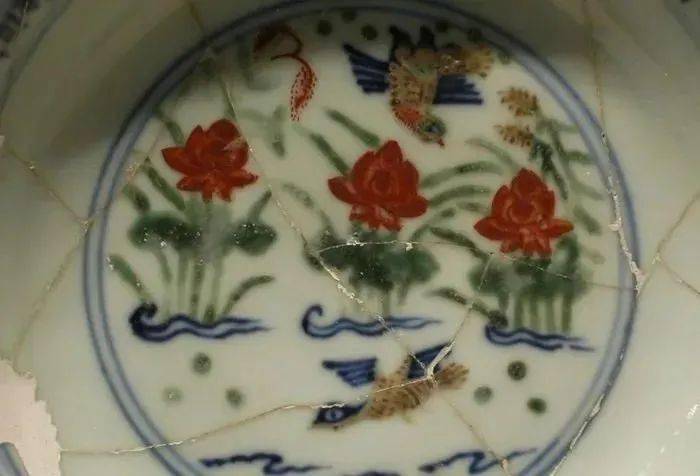 绝世珍瓷：宣德青花五彩莲池鸳鸯纹碗发现记_搜狐网