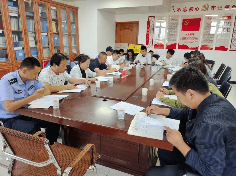 此次培训会由县发展和改革局党组书记,局长王占业同志围绕项目投资