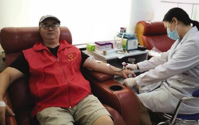 患者手术急需熊猫血 鞍山志愿者献血半年后再献400毫升_高广喜_钱守文