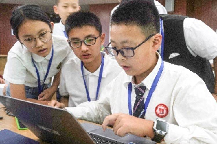 杨浦少年变身“小小外交官”,在这场模拟联合国峰会中展示自我 杨浦少年变身“小小外交官”,在这场模拟联合国峰会中展示自我