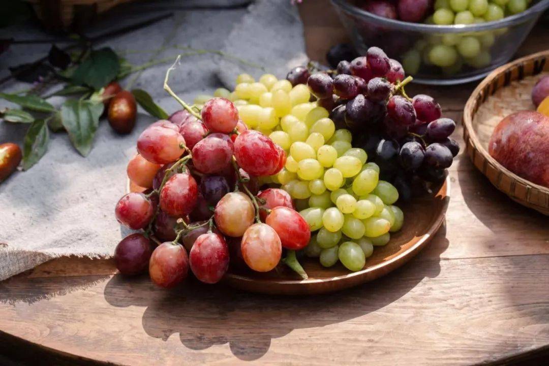 一次吃到爽的吐鲁番三色葡萄!