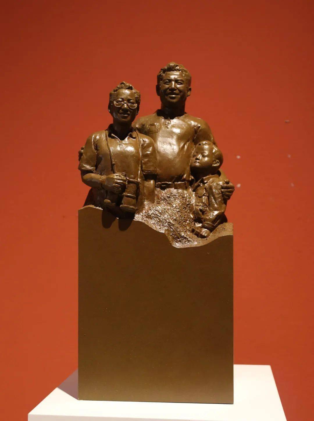 50cm×35cm×55cm2022年李柏林《东海渔民》玻璃钢60cm×30cm×60c