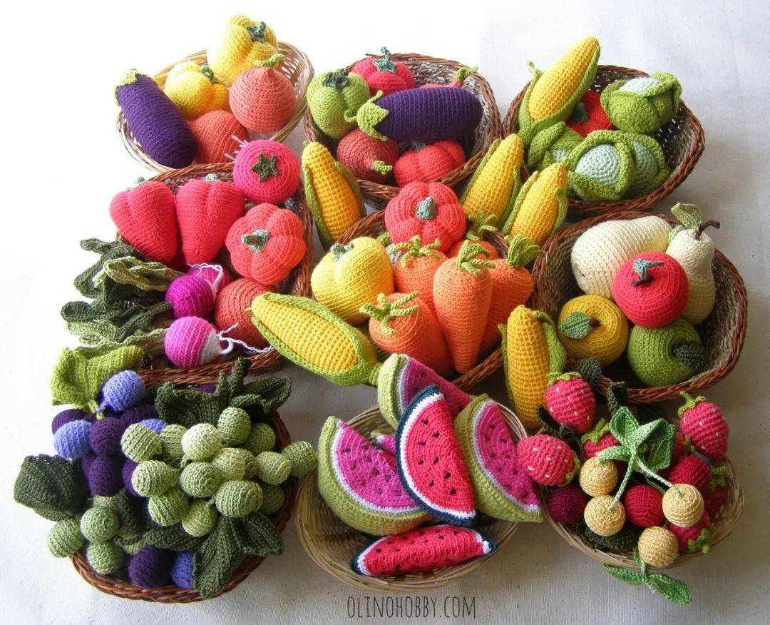 只是用零线随手钩了几十个蔬菜水果,串起来竟人人夸,仿真度高还超实用