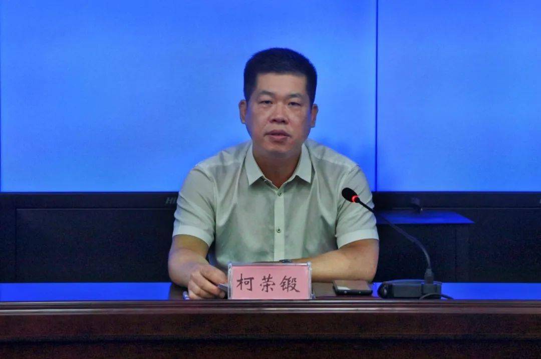 晋江市安办主任,应急局局长柯荣锻出席会议并讲