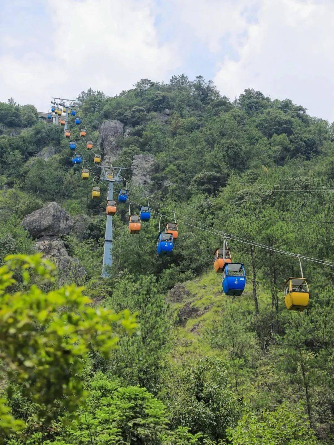 风火山墙,马头墙,雕龙画栋,四合院,宗祠古刹在这里自称特色,完美融合.