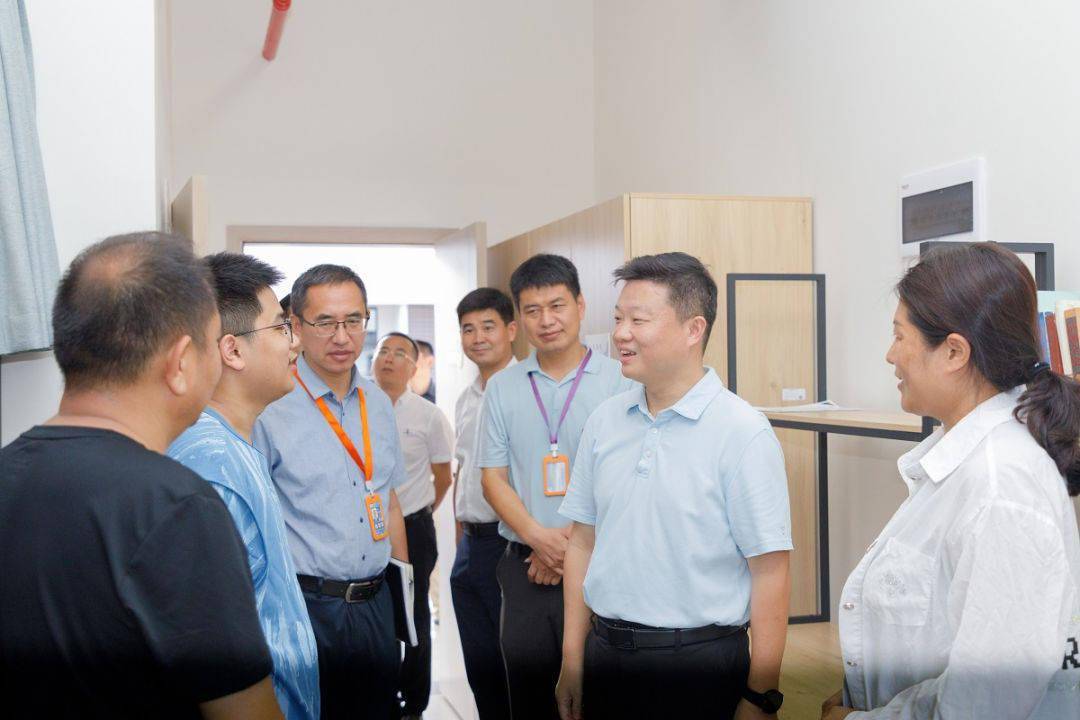 吴海峰调研陵水黎安国际教育创新试验区秋季开学迎新时强调:全力服务