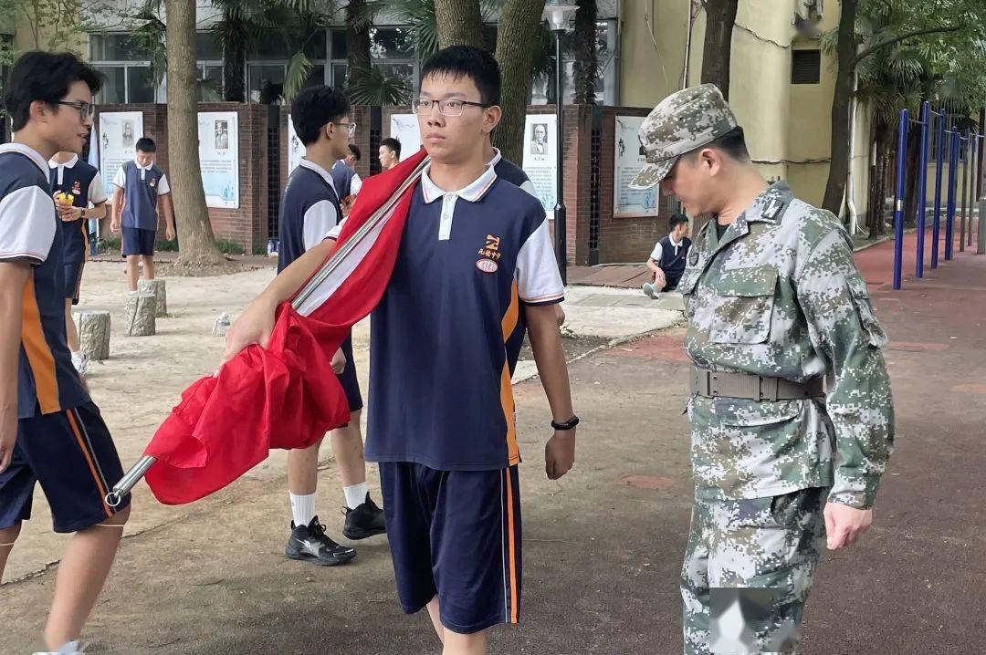 以使命 护国旗·元培面貌 青春力量 ——记元培中学教育集团2022级