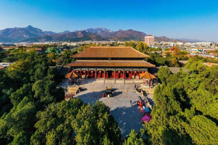 漫游泰山指南丨红墙黛瓦,树影婆娑,感受岱庙千年岁月的沉淀_景区_建筑