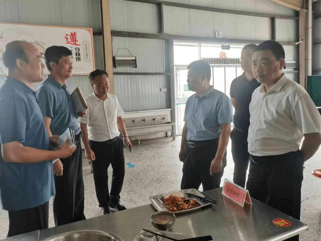 同时王洪正局长强调,要做好农村学校规划,稳妥有序推