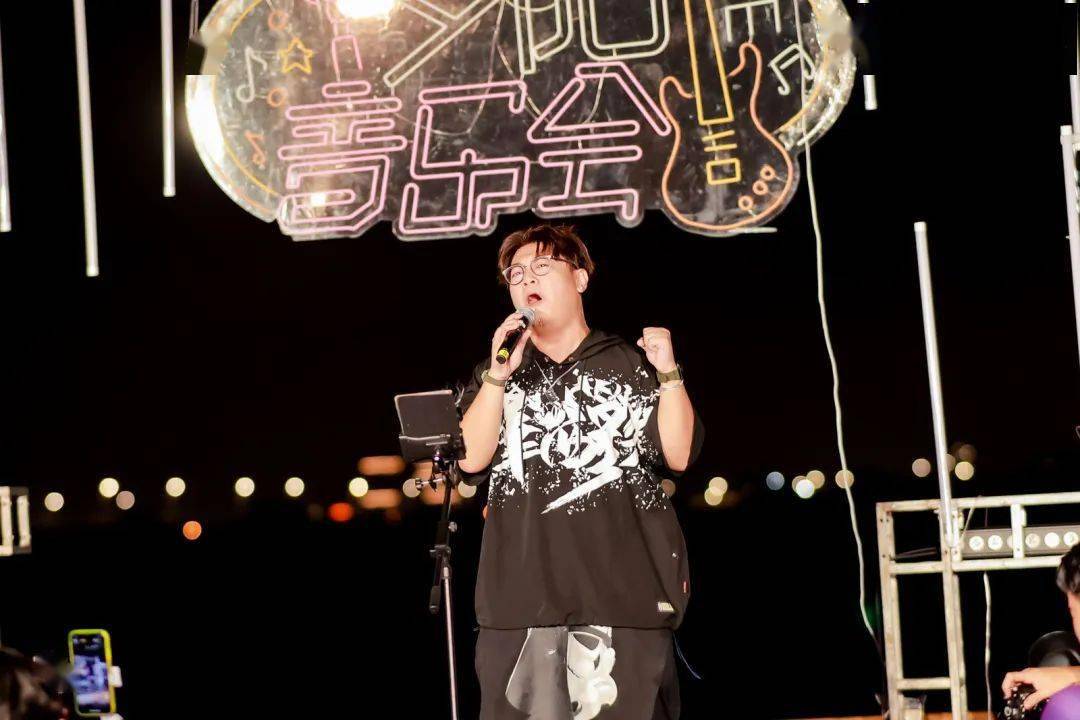 手由中国音乐家协会会员郭宏波佛山市新闻传媒中心名嘴慧敏主持知名dj