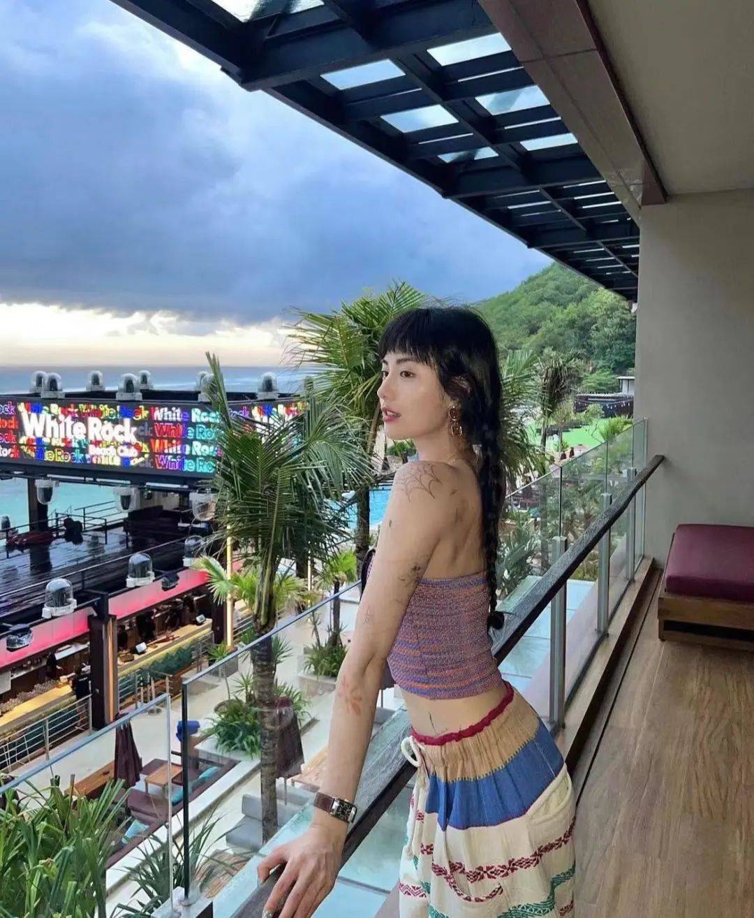 伊周星潮流|从御姐到亚比,林珍娜到底经历了什么?_nana_带着_全球