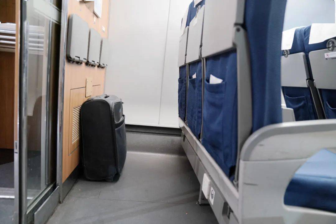 高铁上的小桌板,你用对了吗?_行李_旅客_物品
