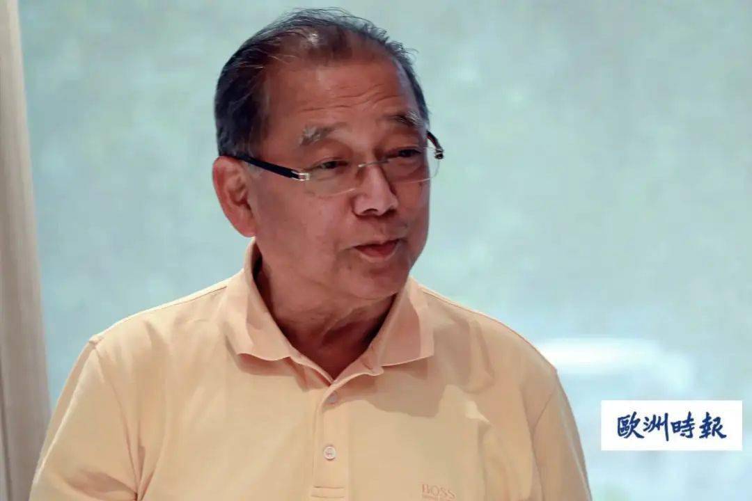 环亚旅游董事长丁启裕感谢邓继华会长和寮都校友们的信任和支持,对